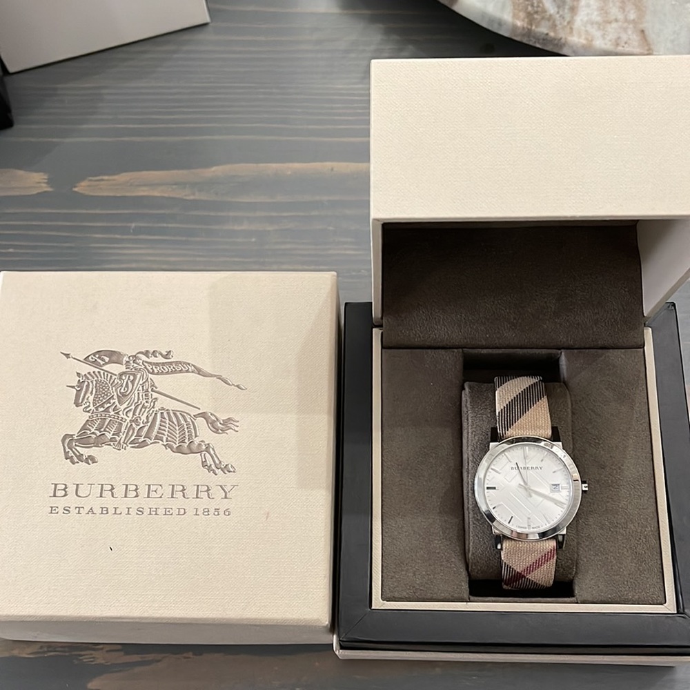 Burberry watch - Picture 5 of 8